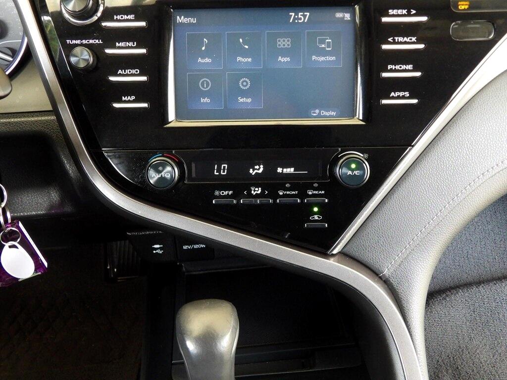 2019 Toyota Camry SE photo 20