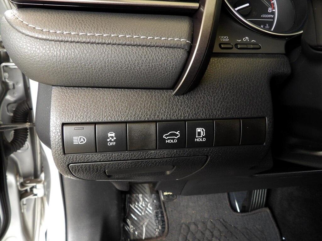 2019 Toyota Camry SE photo 21
