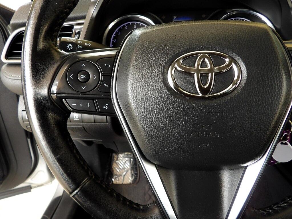 2019 Toyota Camry SE photo 22
