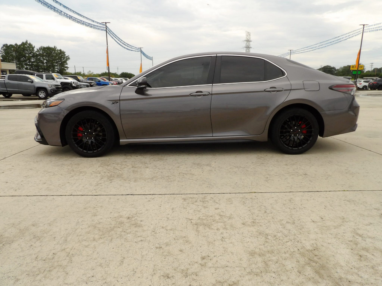 Toyota Camry SE 2023