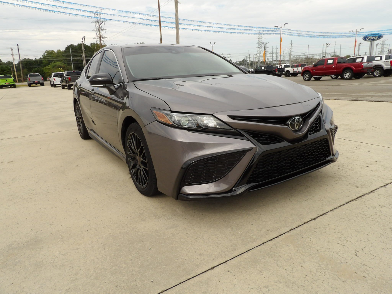 Toyota Camry SE 2023