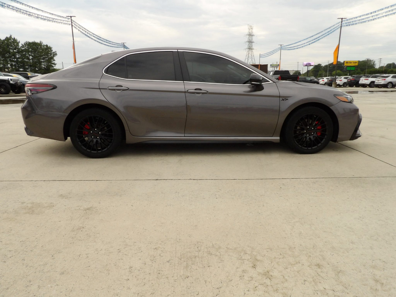 Toyota Camry SE 2023