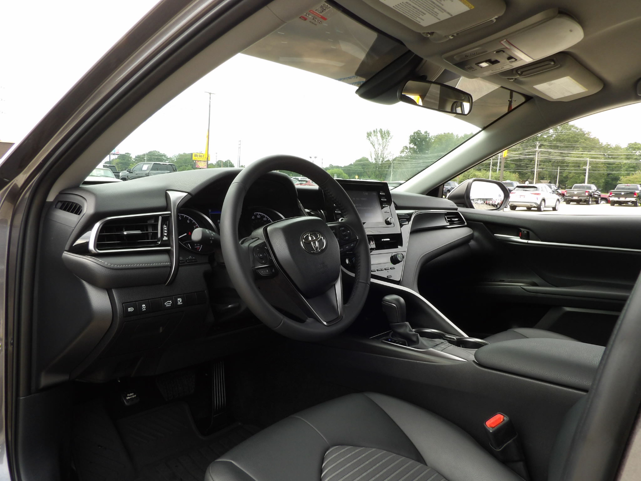 Toyota Camry SE 2023