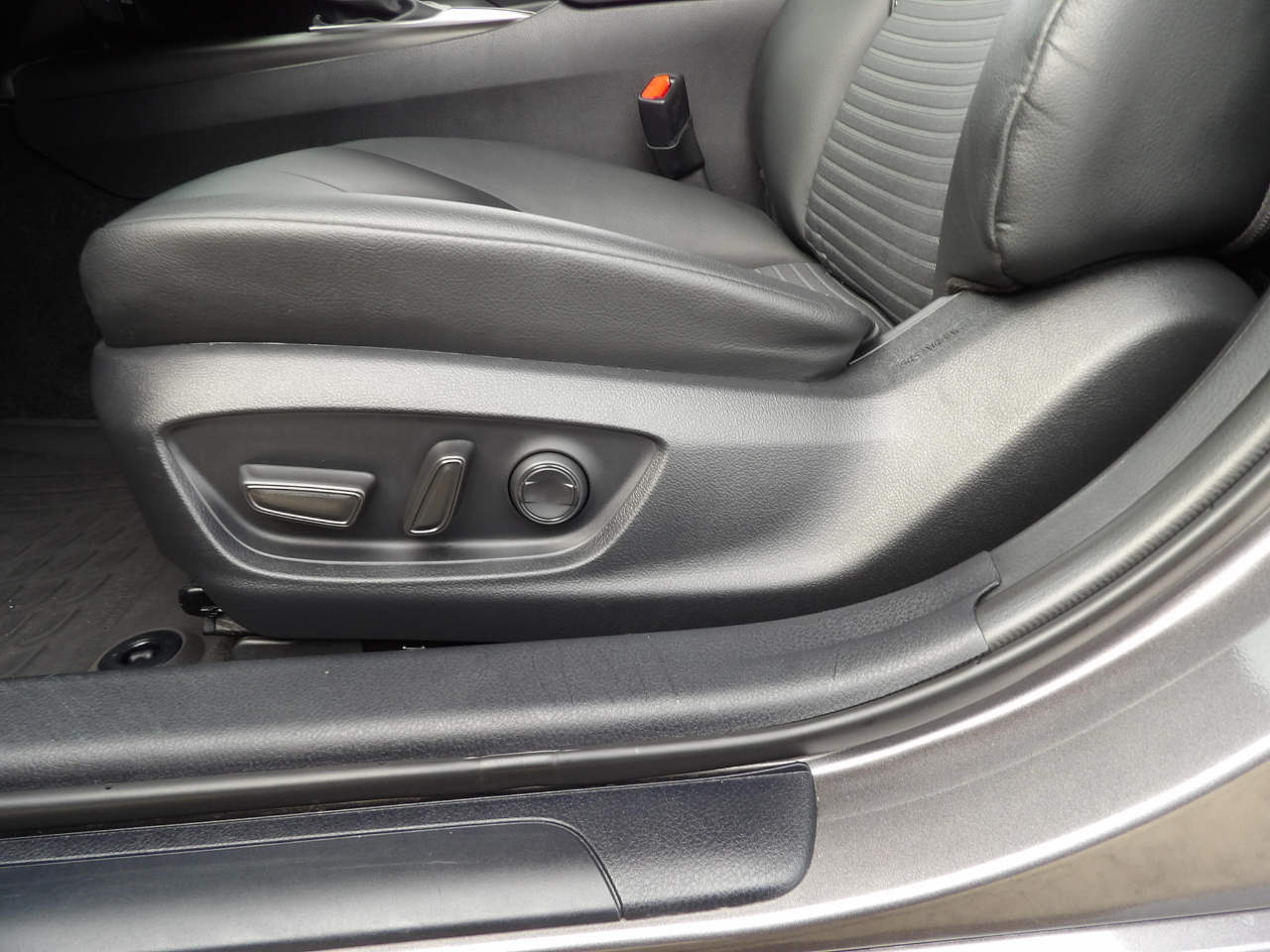 Toyota Camry SE 2023