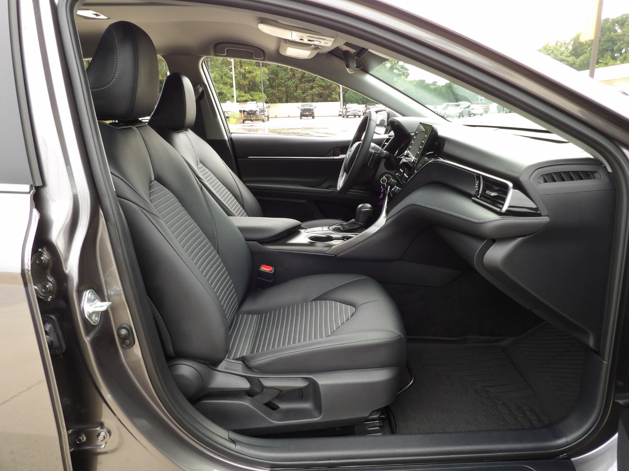 Toyota Camry SE 2023