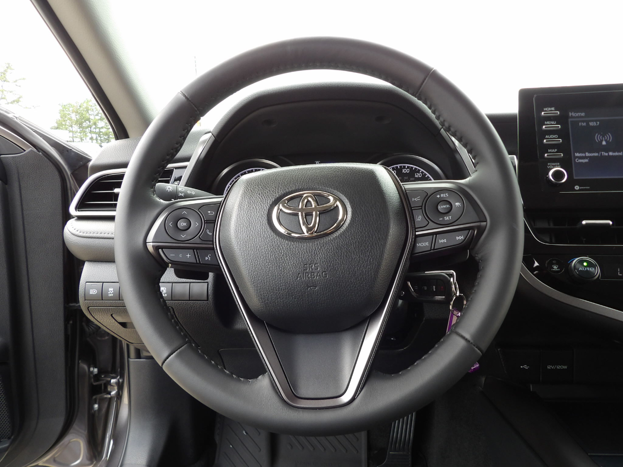 Toyota Camry SE 2023