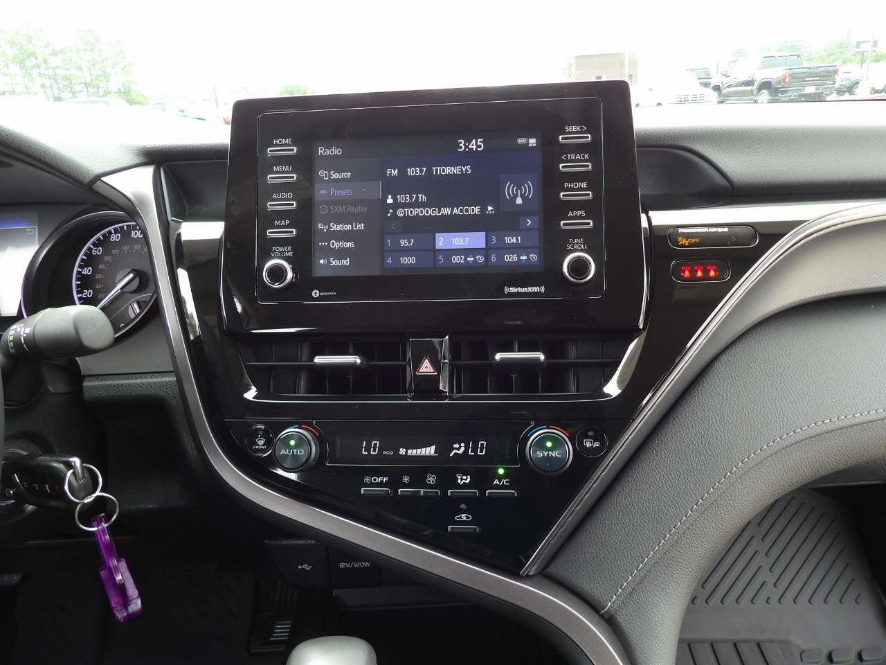 Toyota Camry SE 2023