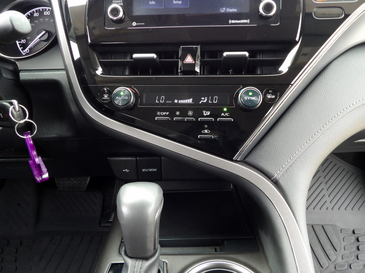 Toyota Camry SE 2023