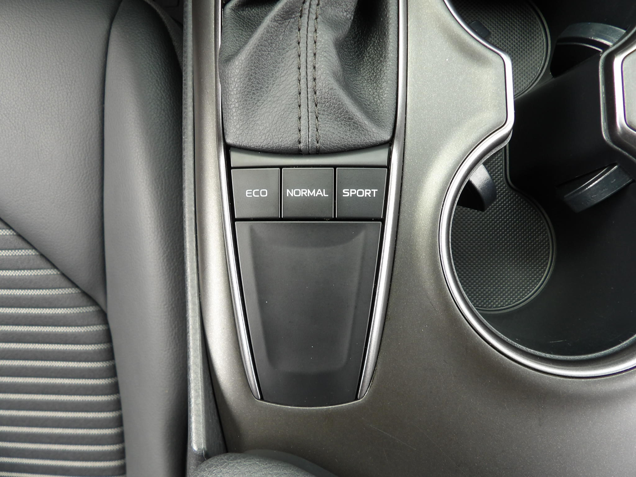 Toyota Camry SE 2023