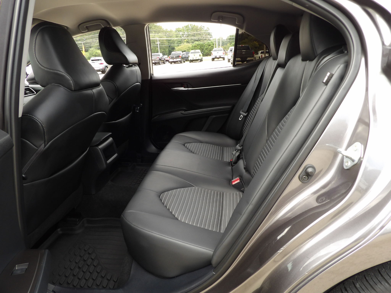 Toyota Camry SE 2023