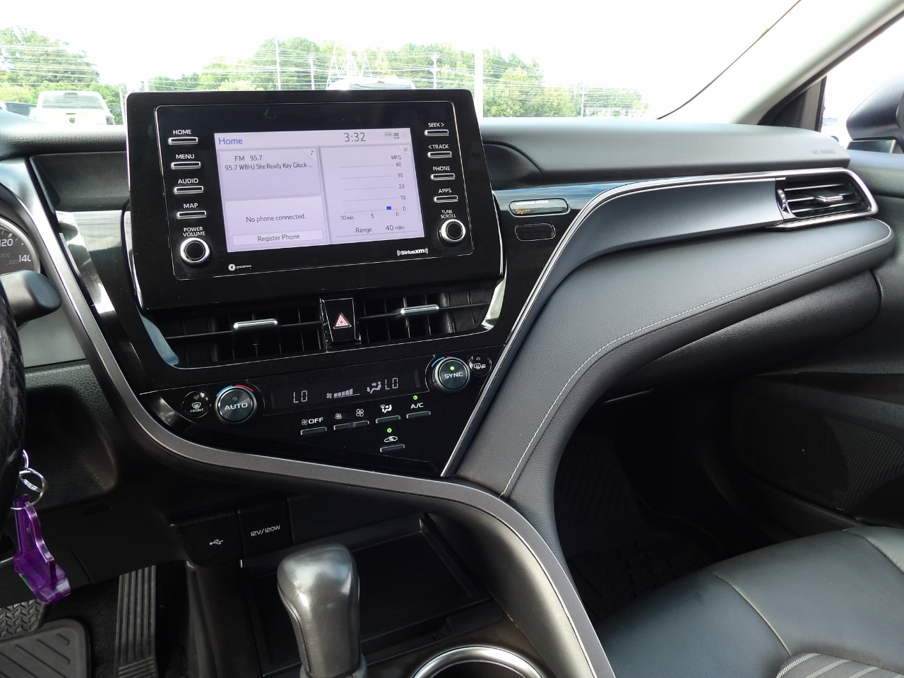 Toyota Camry SE 2024