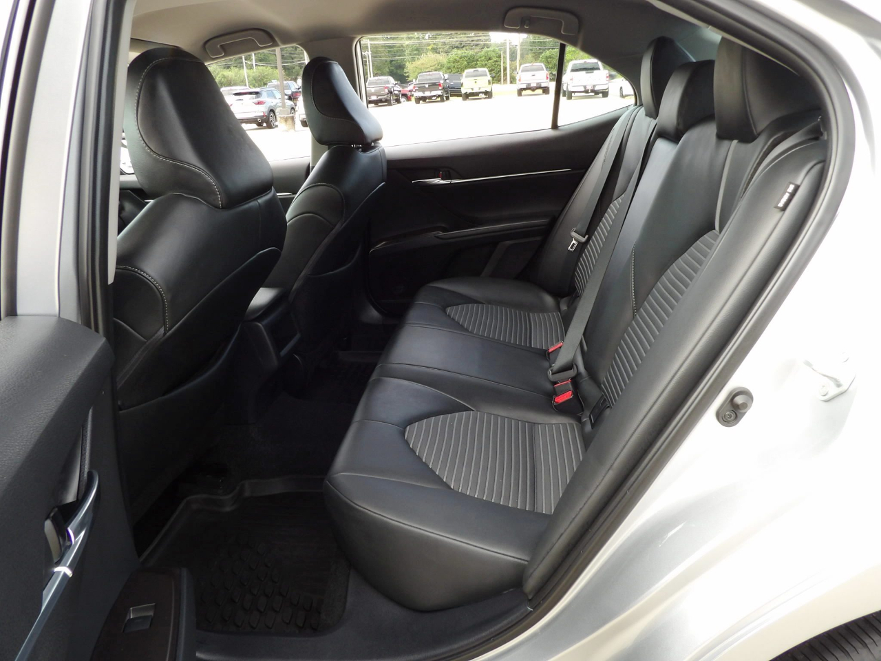 Toyota Camry SE 2024