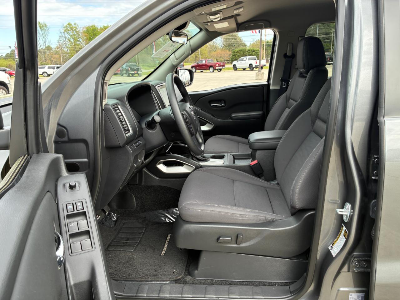 Nissan Frontier SV 2024