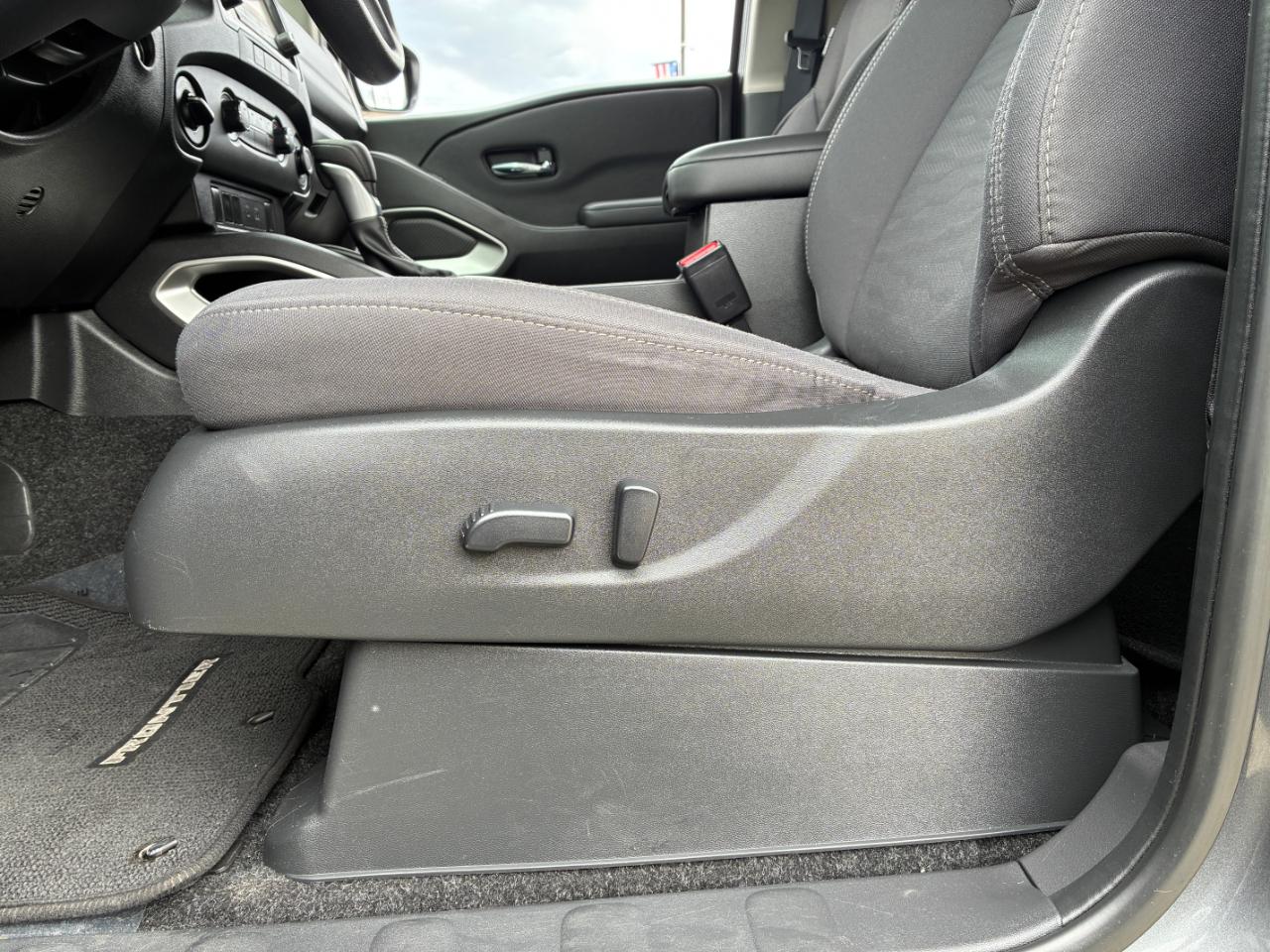 Nissan Frontier SV 2024