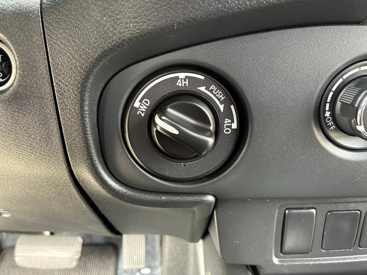 Nissan Frontier SV 2024