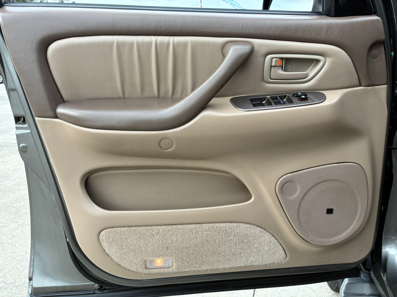 Toyota Sequoia  2003