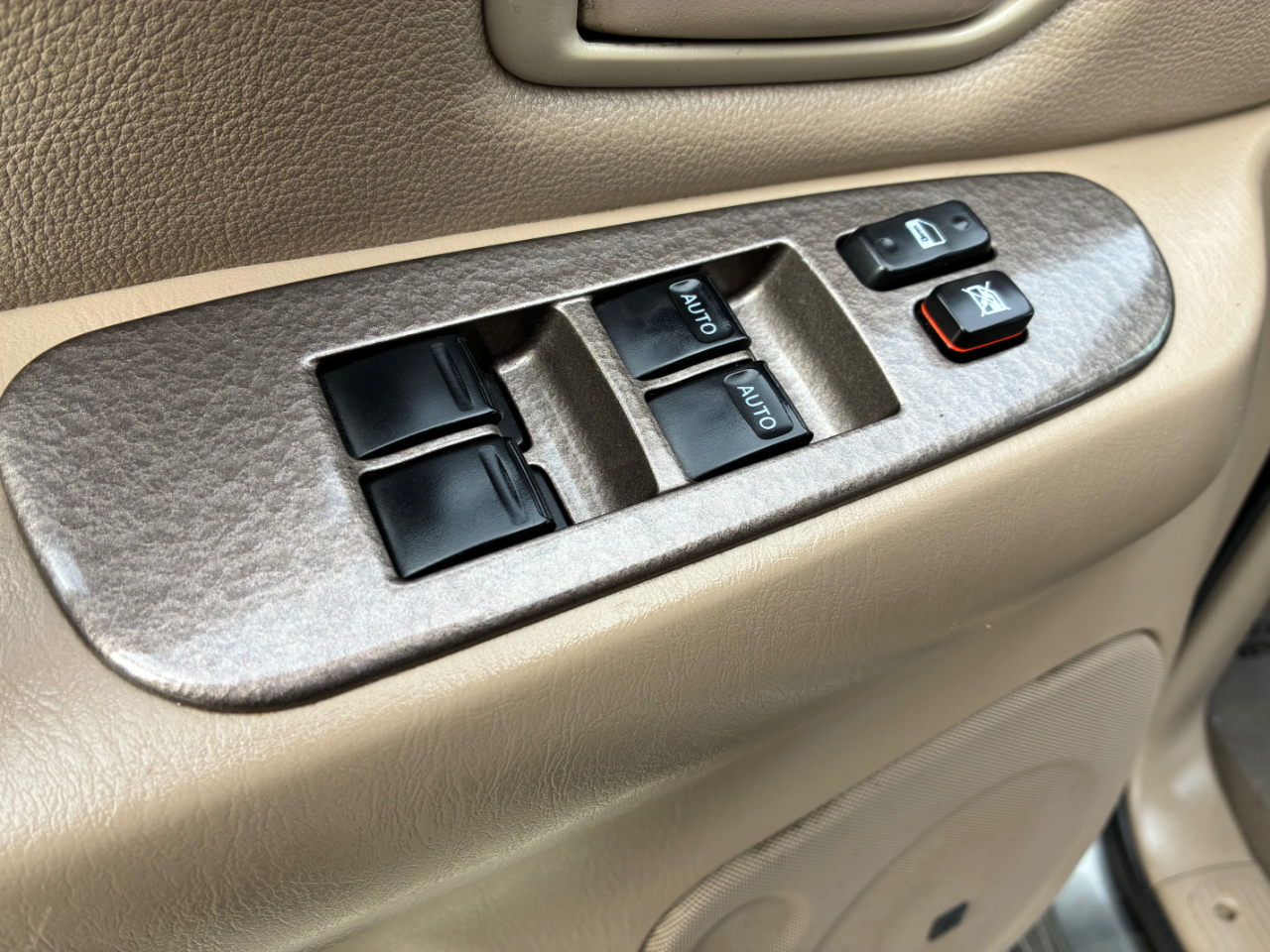 Toyota Sequoia  2003