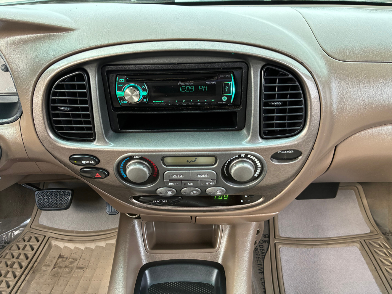 Toyota Sequoia  2003