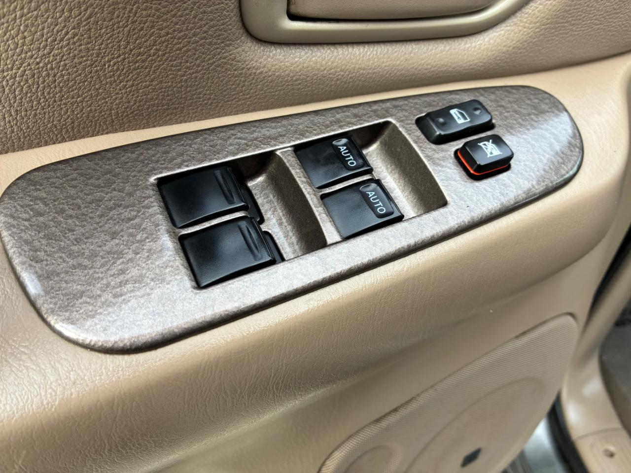 Toyota Sequoia  2003