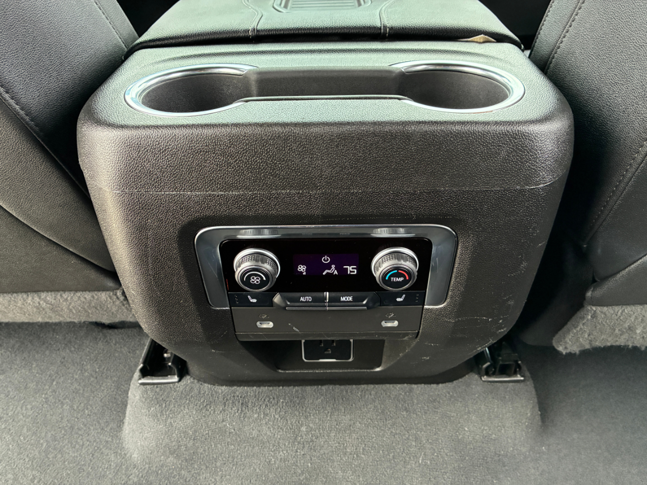 Chevrolet Suburban 1500 LT 2023