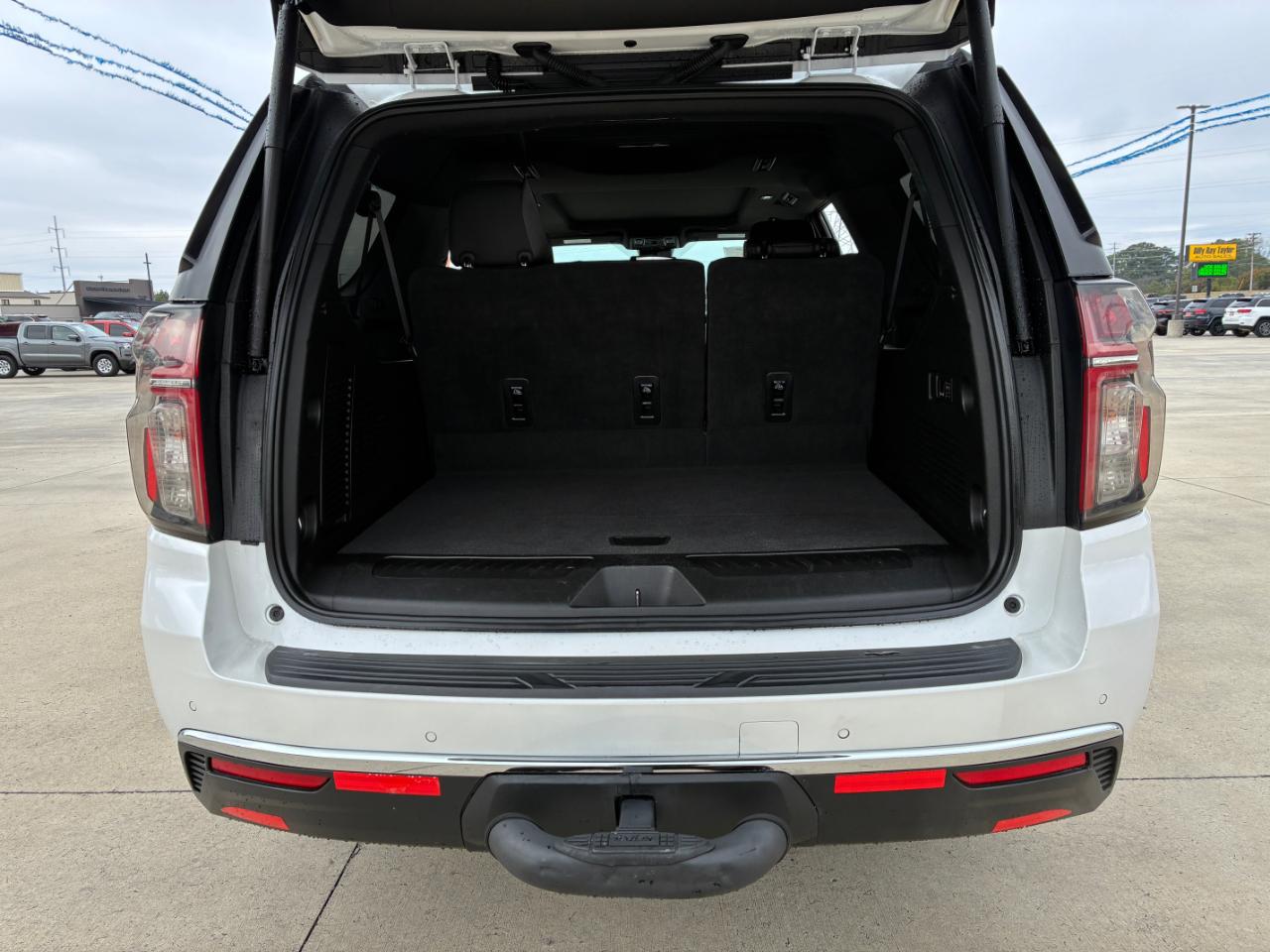 Chevrolet Suburban  2023