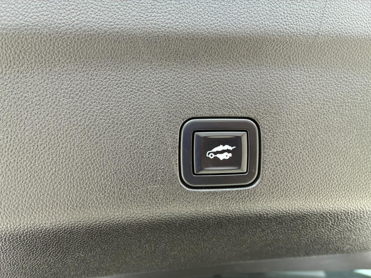 Chevrolet Suburban  2023