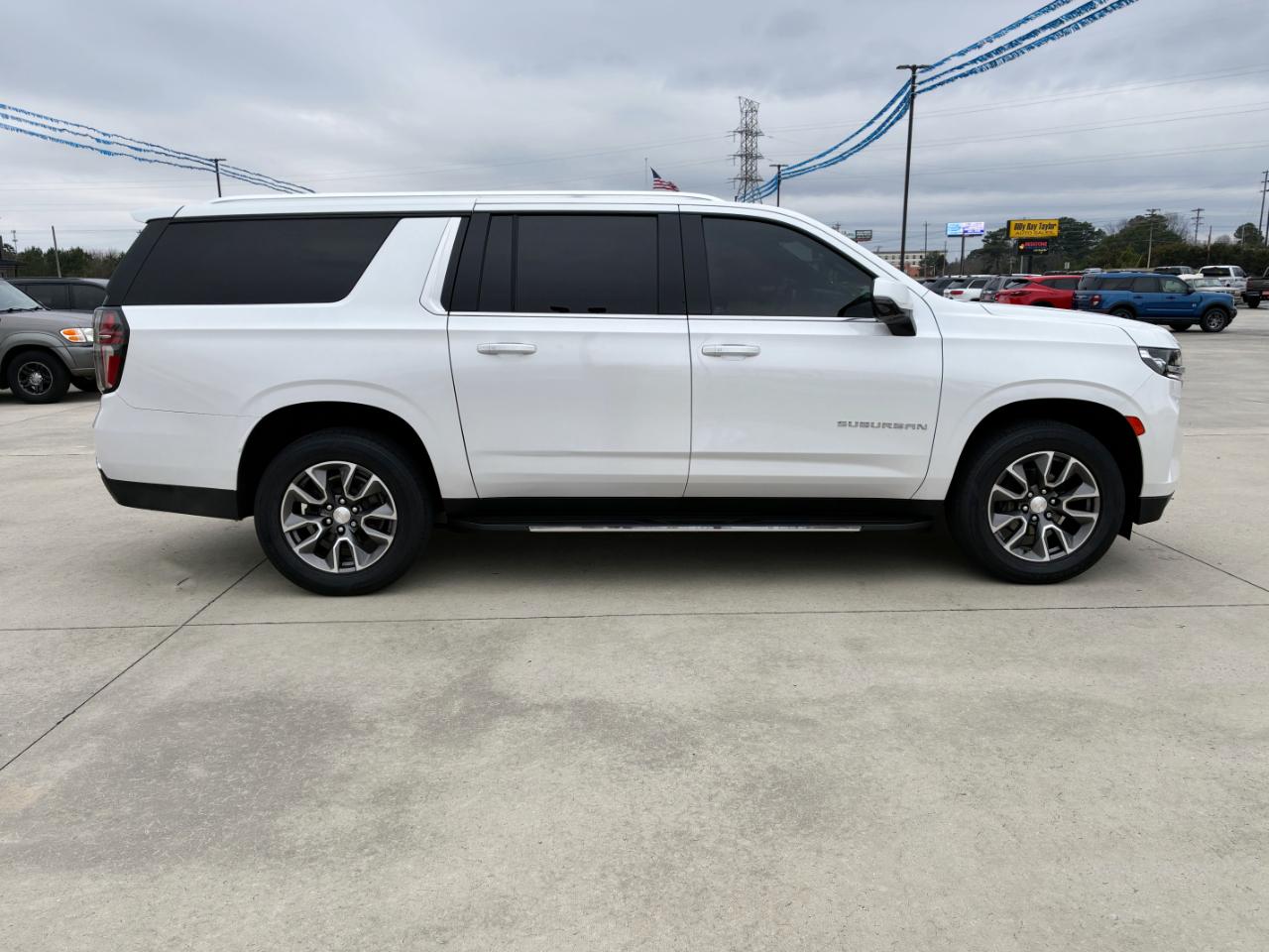 Chevrolet Suburban  2023