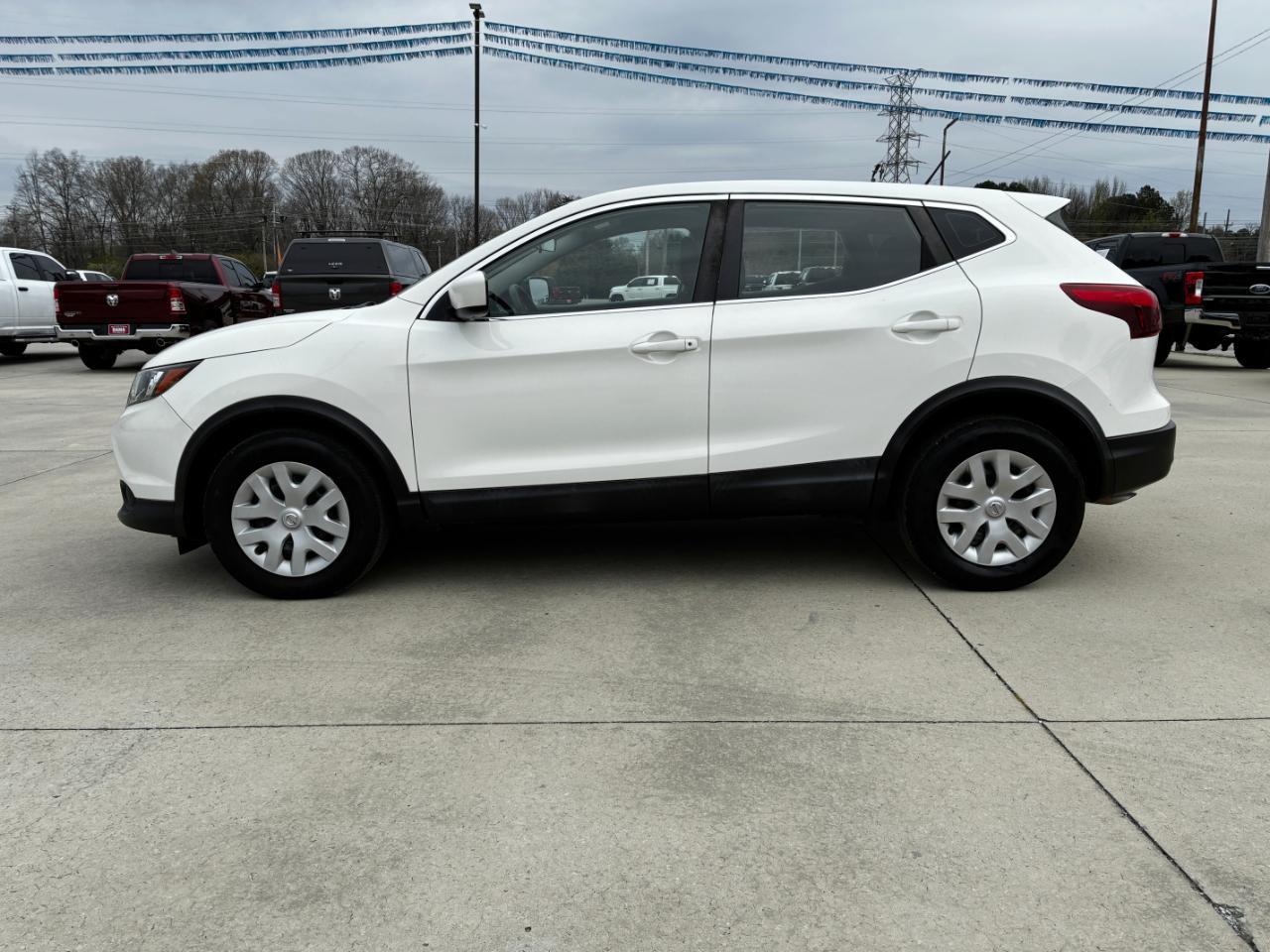 Nissan Rogue Sport S 2019