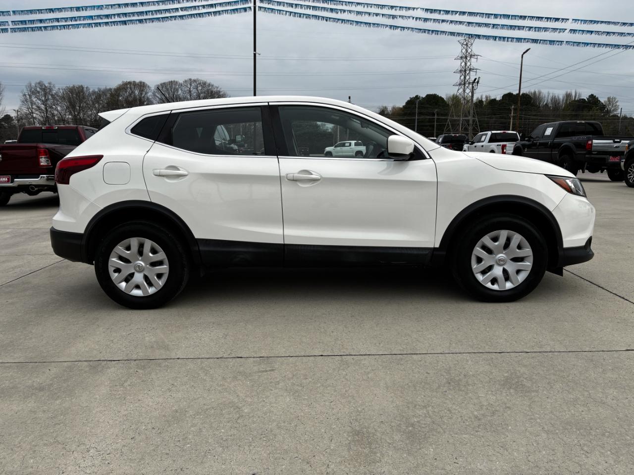 Nissan Rogue Sport S 2019