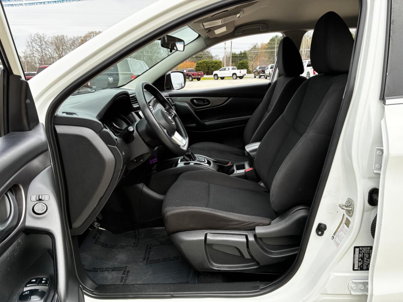 Nissan Rogue Sport S 2019