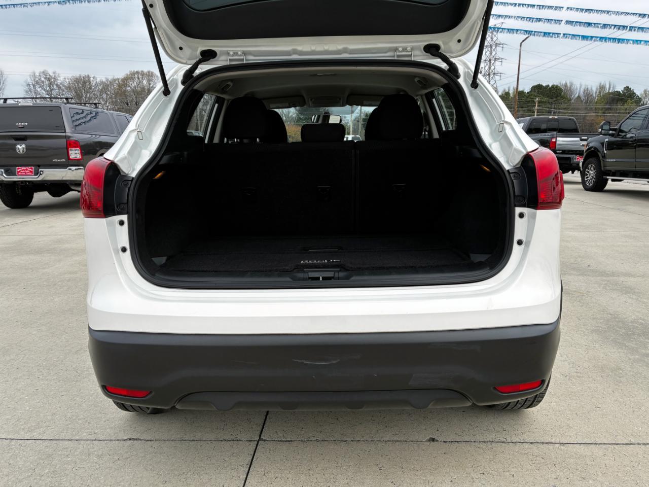 Nissan Rogue Sport S 2019