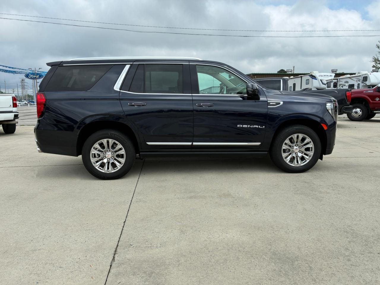 GMC Yukon Denali 2021