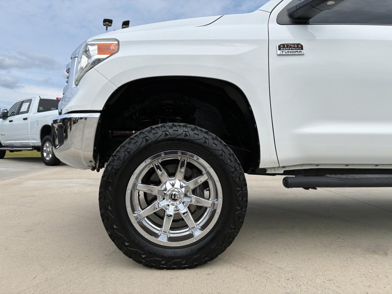 Toyota Tundra  2014