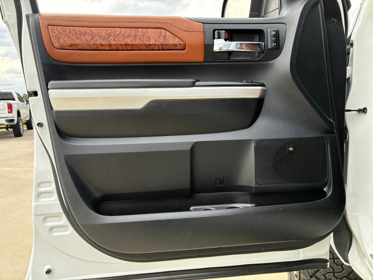 Toyota Tundra  2014
