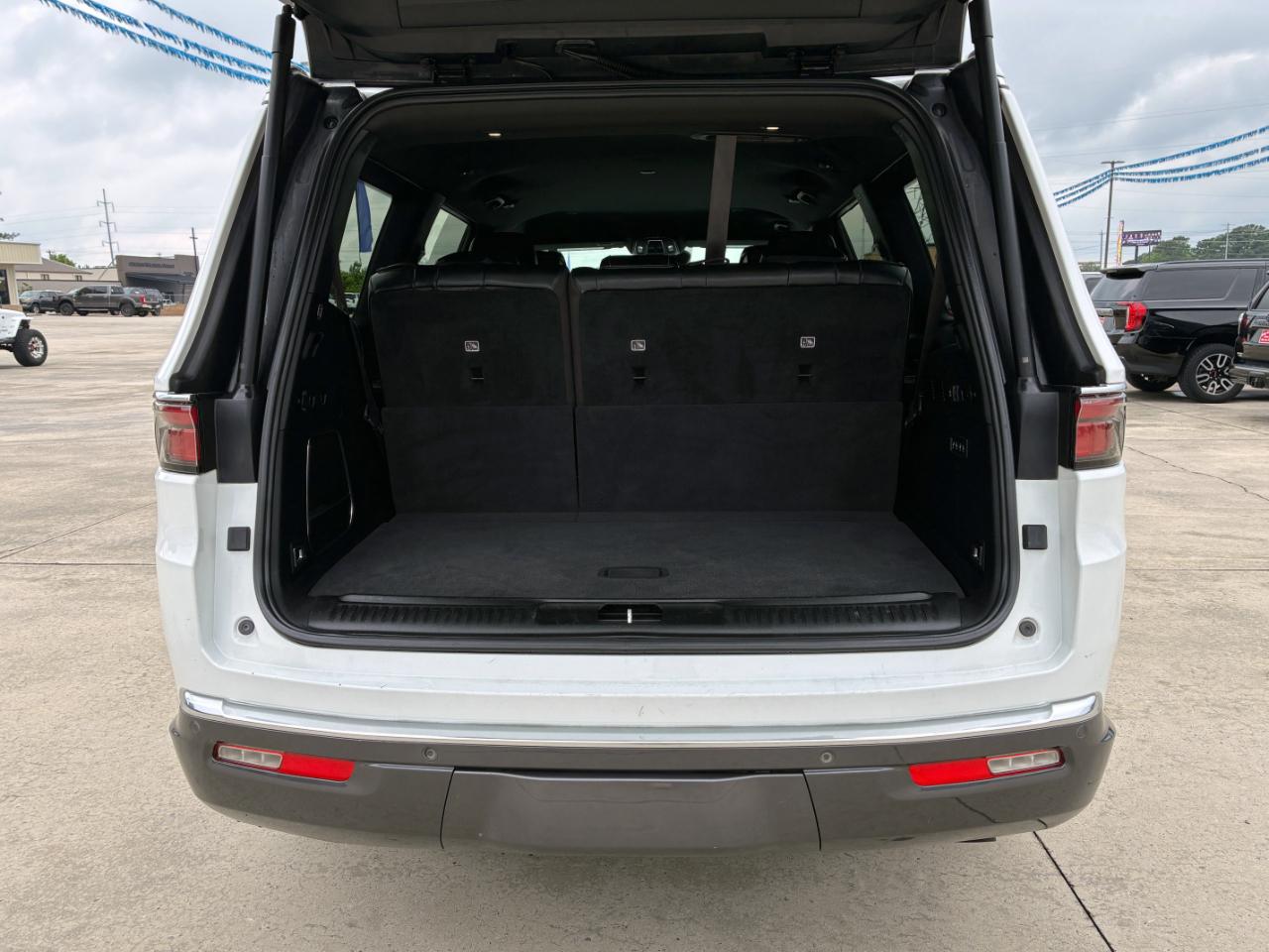 Jeep Wagoneer  2022