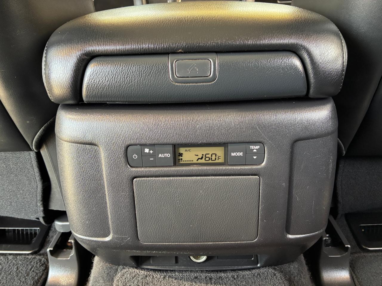 Nissan Armada  2021