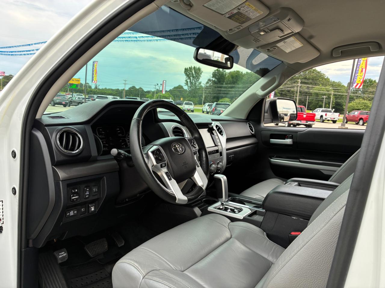 Toyota Tundra  2021