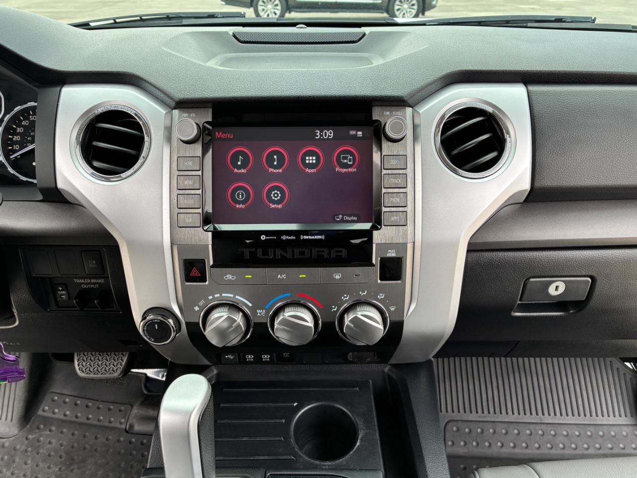 Toyota Tundra  2021