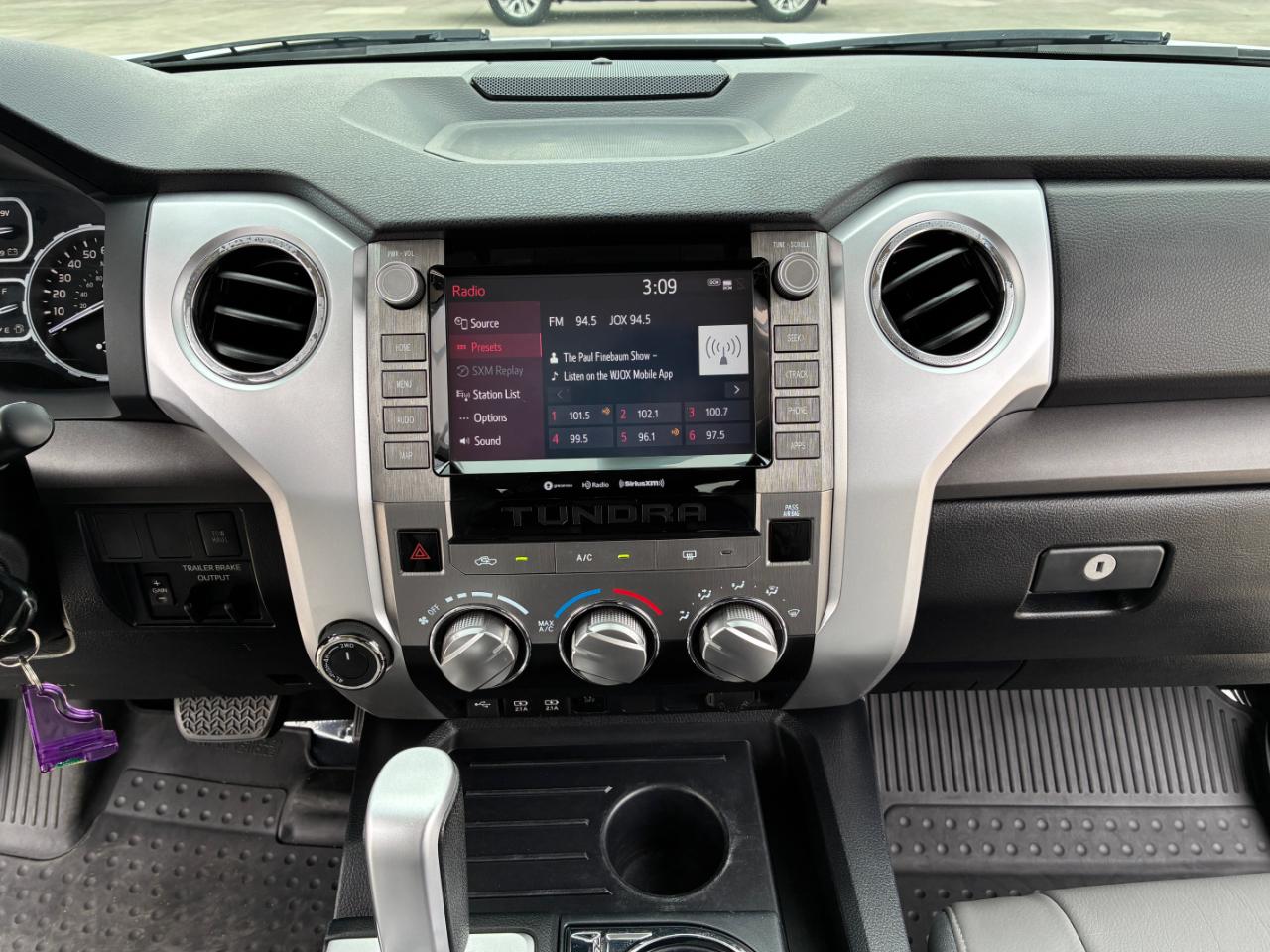 Toyota Tundra  2021