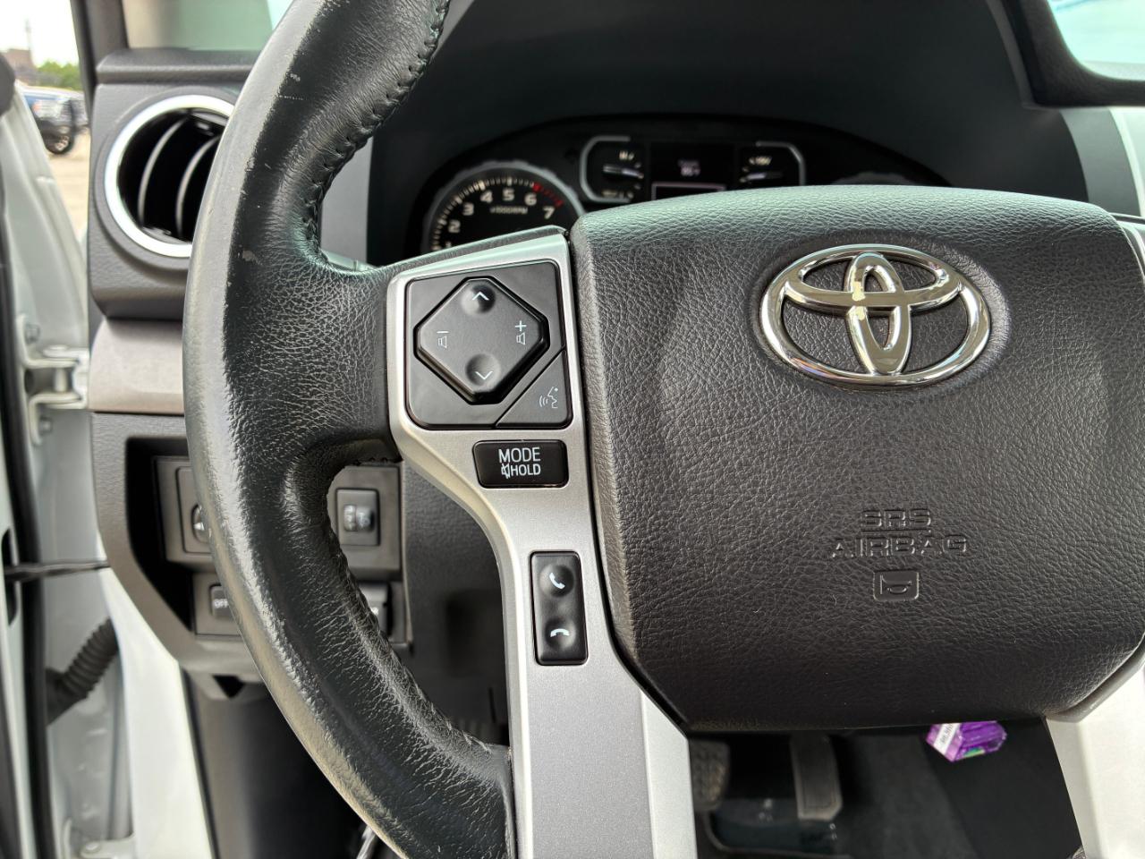 Toyota Tundra  2021