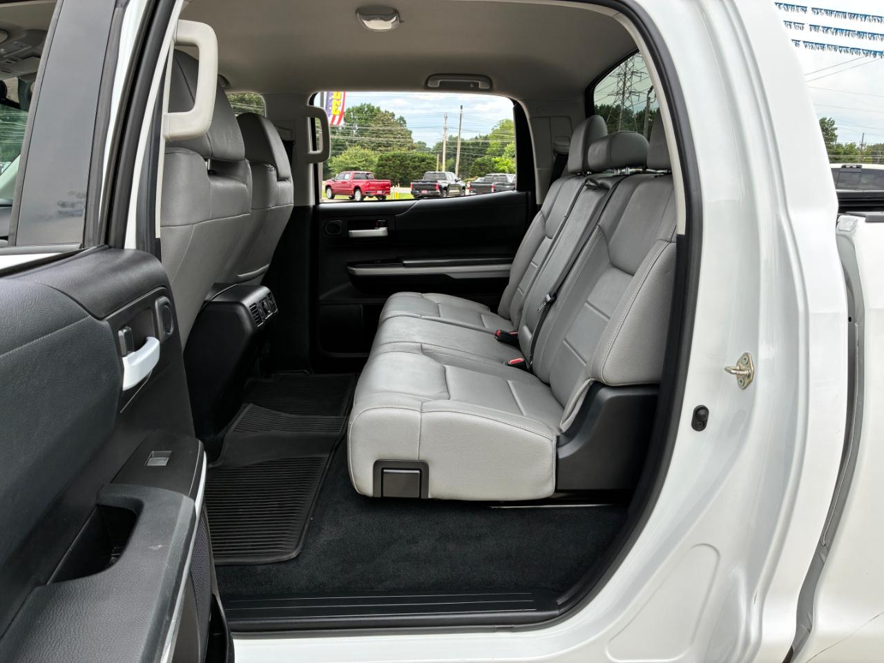 Toyota Tundra  2021