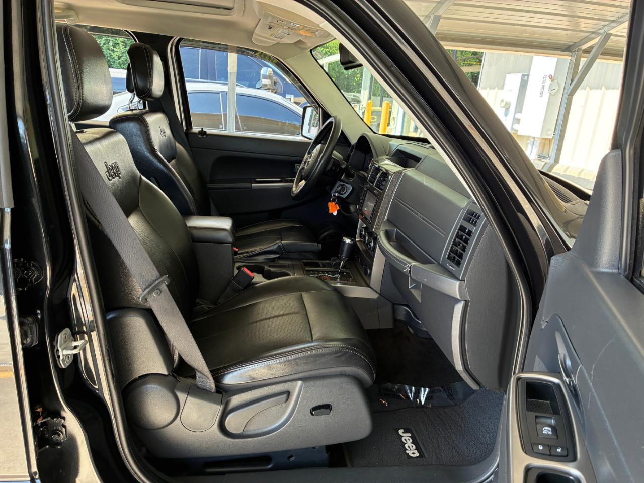 Jeep Liberty  2011