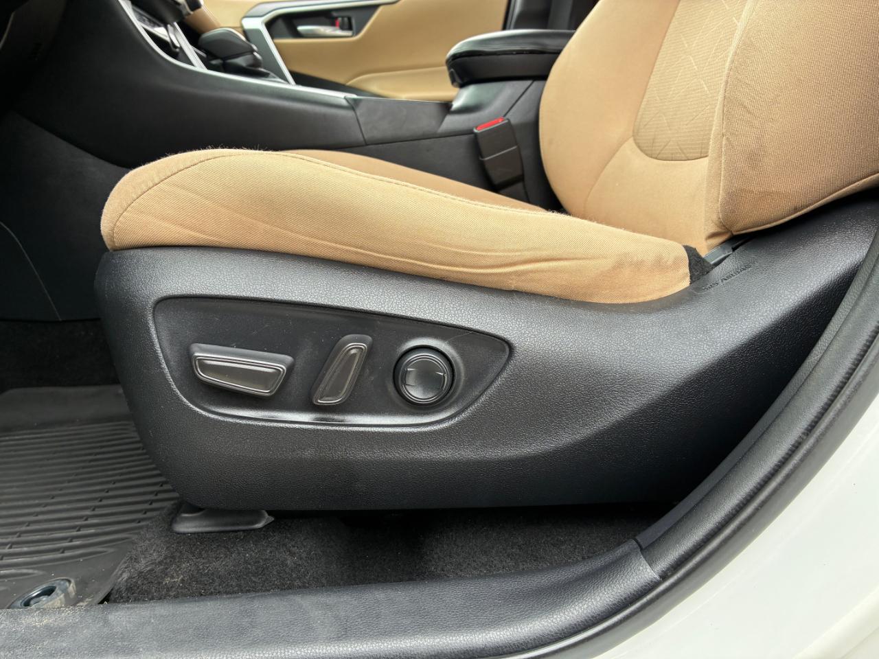 Toyota RAV4 XLE 2021