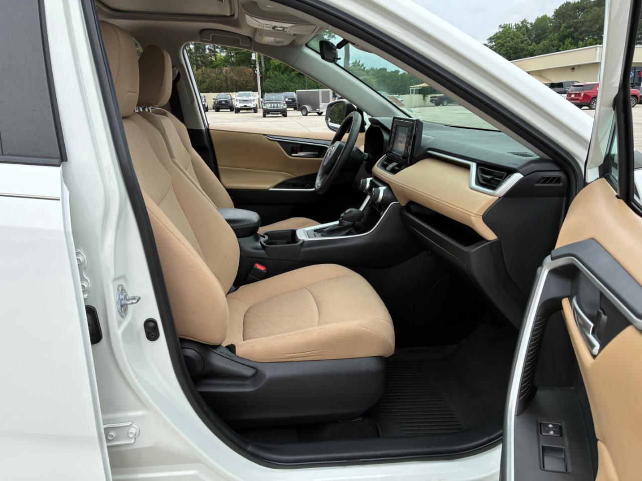 Toyota RAV4 XLE 2021