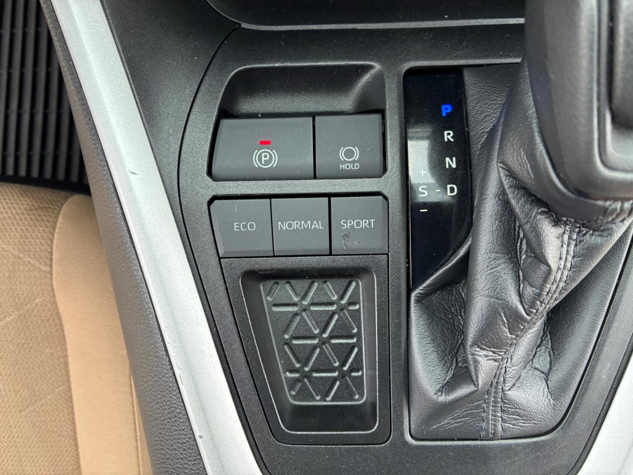 Toyota RAV4 XLE 2021
