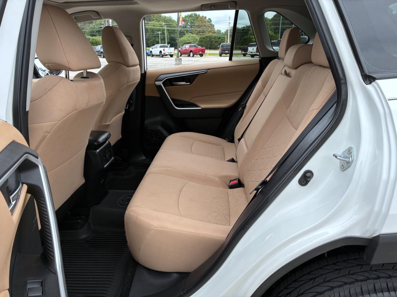 Toyota RAV4 XLE 2021