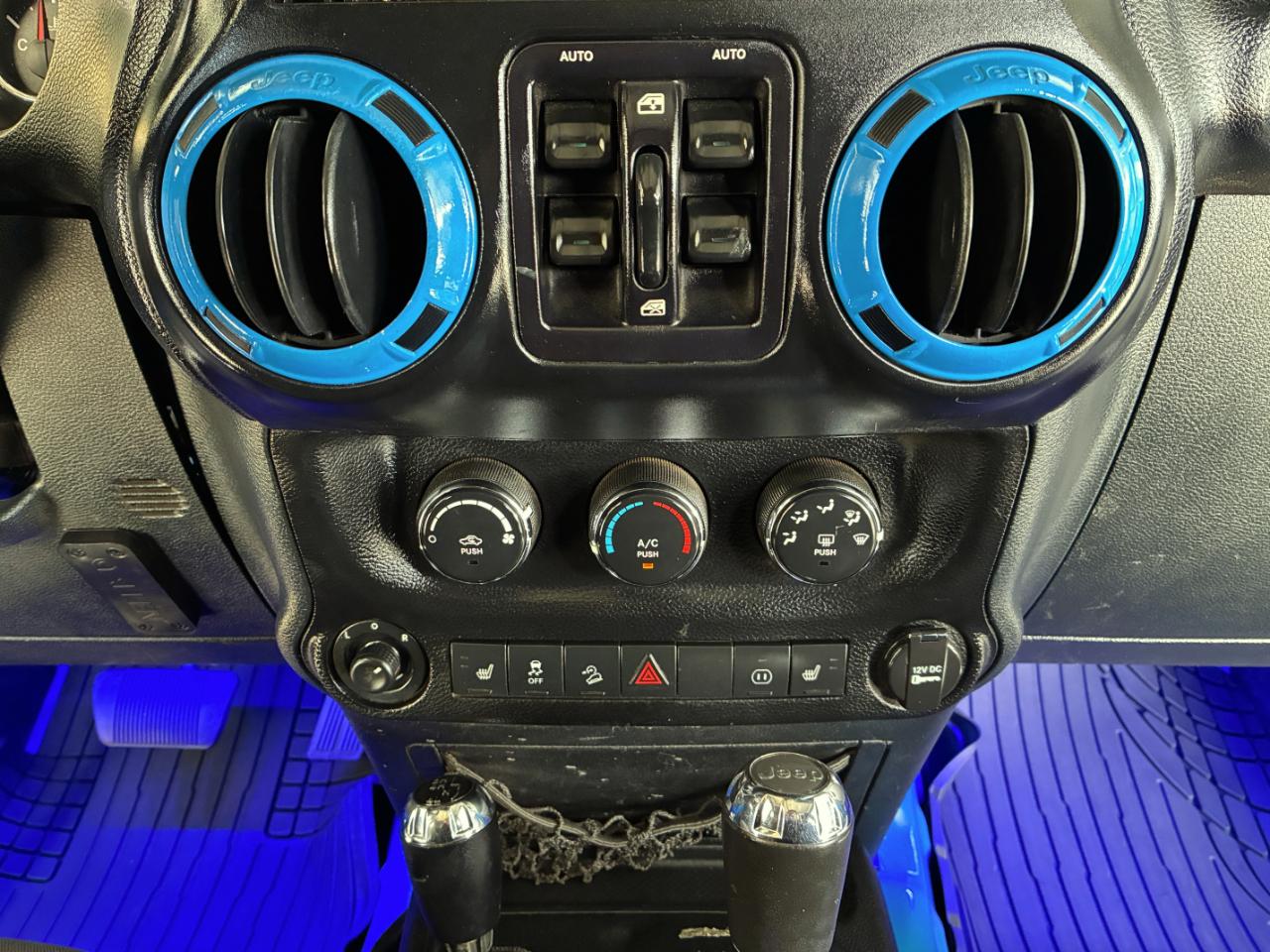 Jeep Wrangler Sahara 2011