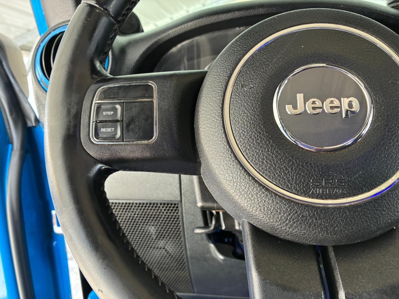 Jeep Wrangler Sahara 2011