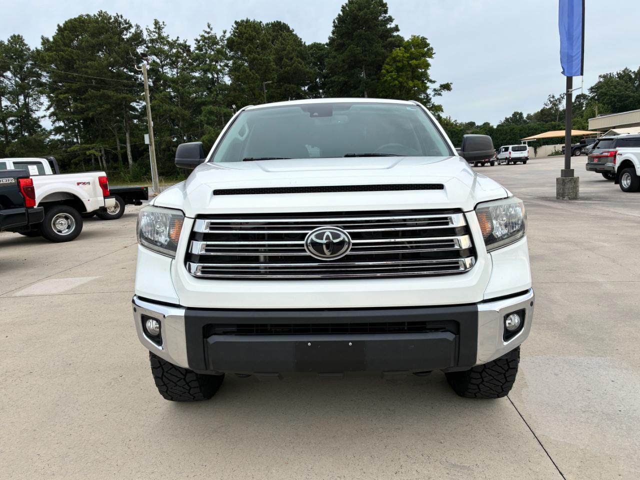 Toyota Tundra  2021