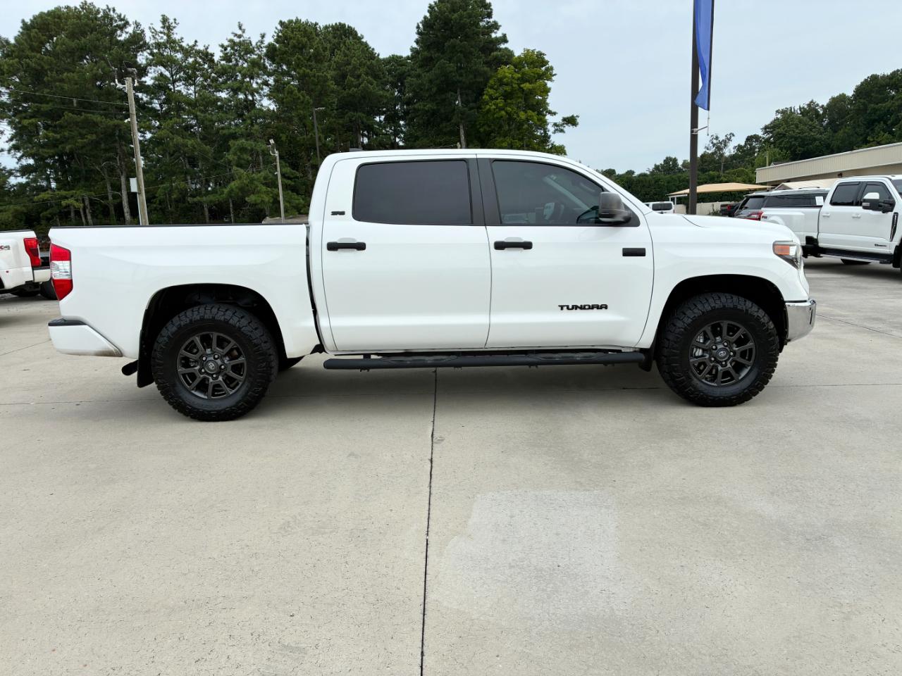 Toyota Tundra  2021